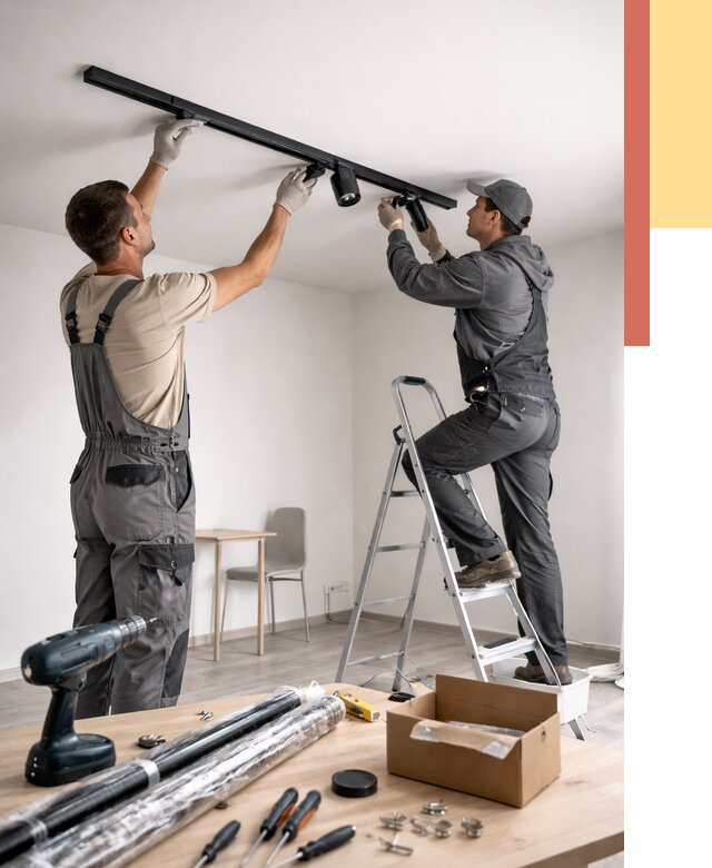 Установка трековых светильников в натяжной потолок в Колпино от 4332 руб. | ОТДЕЛОЧНИК-Клп